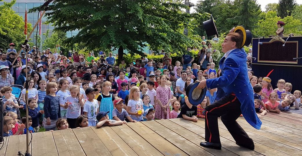Zauberclown Eugenio beim Weltkindertagsfest vom Abenteuerspielplatz Riederwald e. V. am 24. September 2023